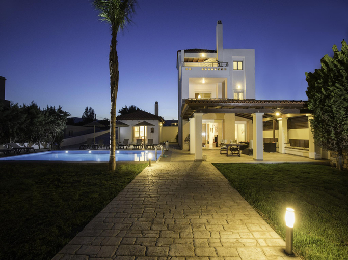 Others 3, Villa on Island with Private Pool, Garde, Terrace, Parking, South Aegean
