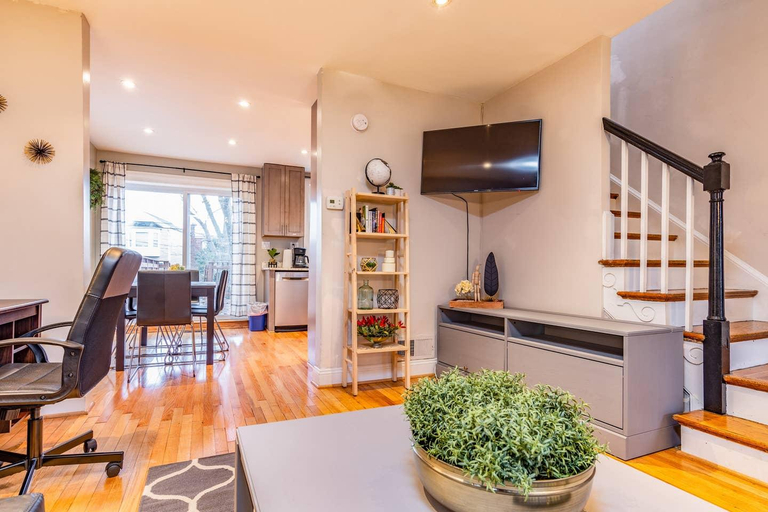 Others 3, Gorgeous Home 10 min to DC by CozySuites, Alexandria