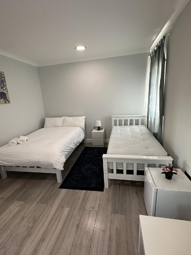 Others 5, Beautiful Studio in London, London