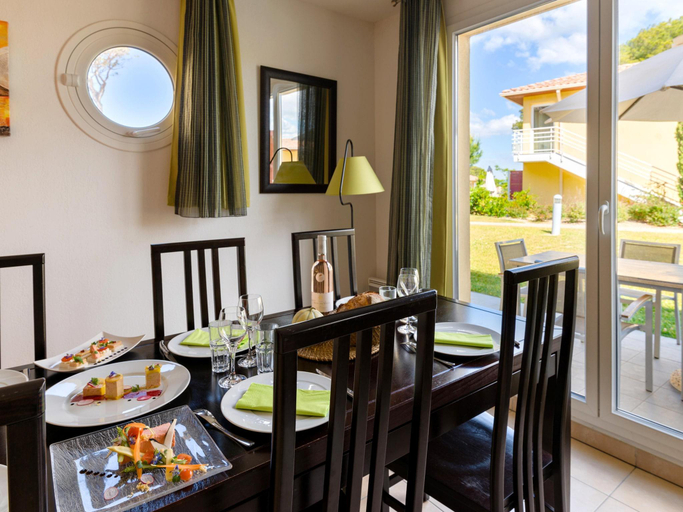 Food & Drinks, Var Coast Cabin Apartment for 6, Var