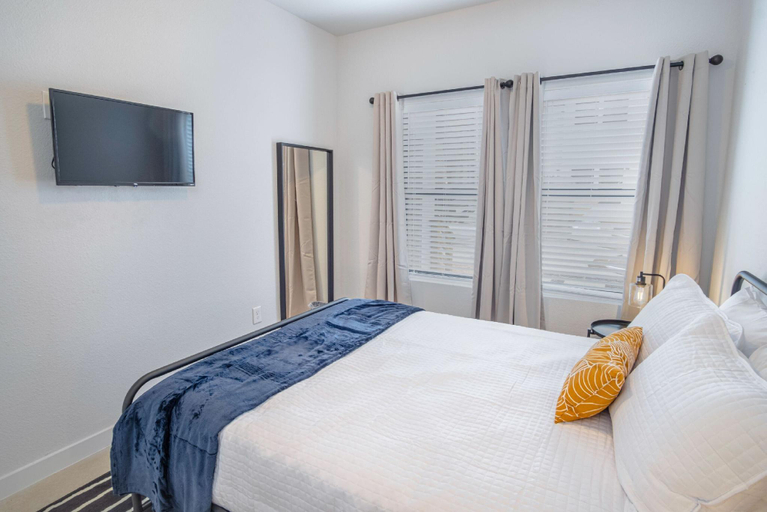Bedroom 4, Brand NEW Stylish 3br/2ba Near Exciting Downtown, Bexar