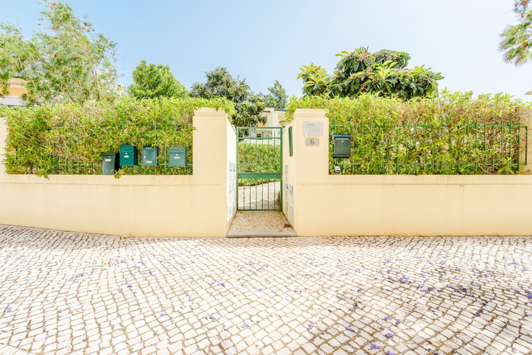 Others 3, Vilamoura Garden and Pool Apartment, Loulé