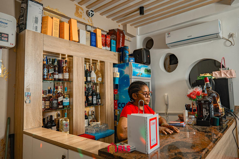 Food & Drinks 4, RÉSIDENCE LE SOMMET, Wouri