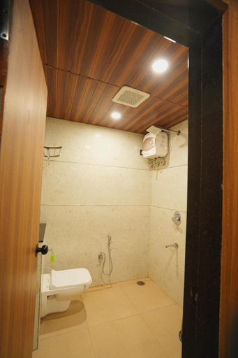 Bathroom 3, Hotel Vardhaman Inn Yavatmal, Yavatmal