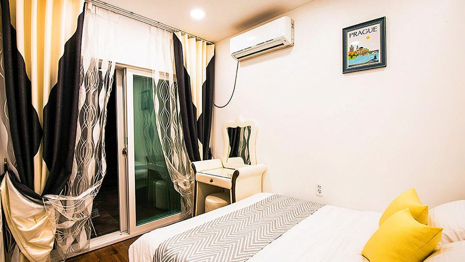 Bedroom 2, Daon Pension, Tongyeong