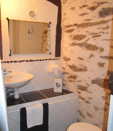 Bathroom 5, Auberg'Inn, Tarn