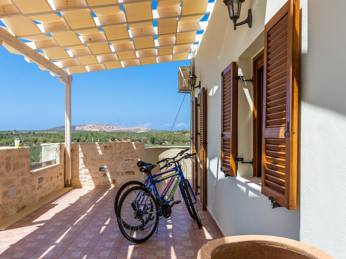 Others 1, Villa in Crete with Private Pool & Beaches Nearby, Crete