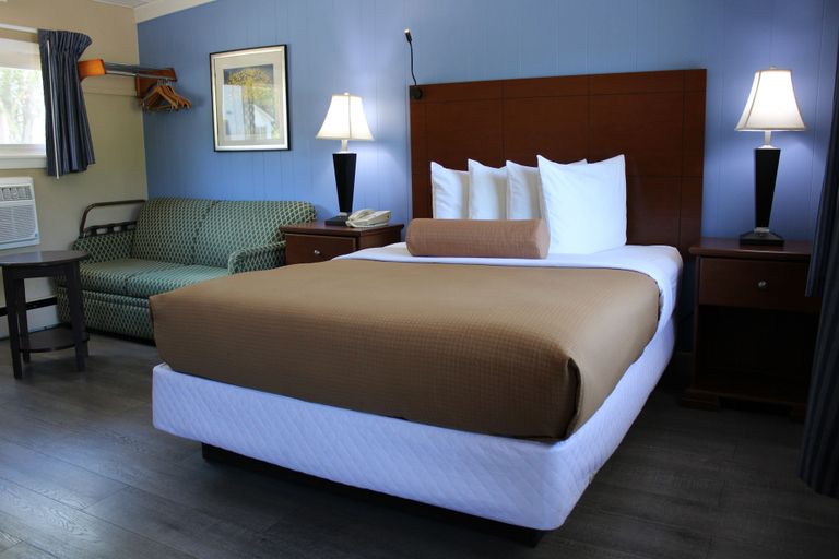 Bedroom 4, Claremont Motor Lodge, Sullivan