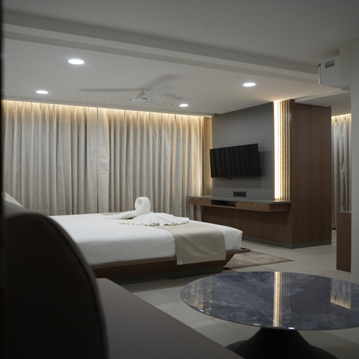 Others 3, Hotel Serenova Pune, Pune