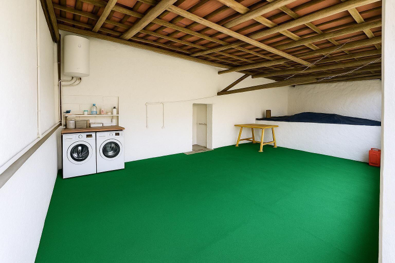 Others 5, Freedom Surf House, Peniche
