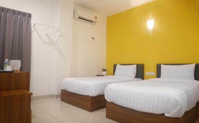 Bedroom 3, Brezza Hotel Lumut, Manjung