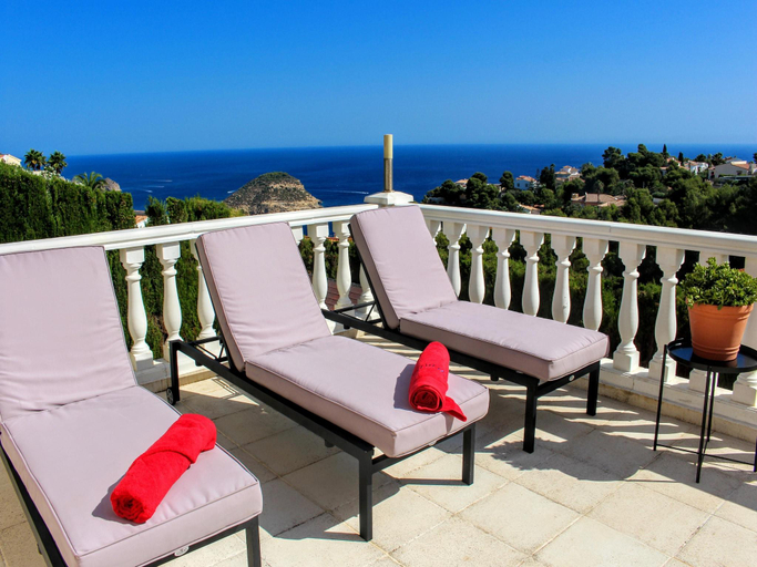 Others 5, Villa with Heated Pool, Alicante