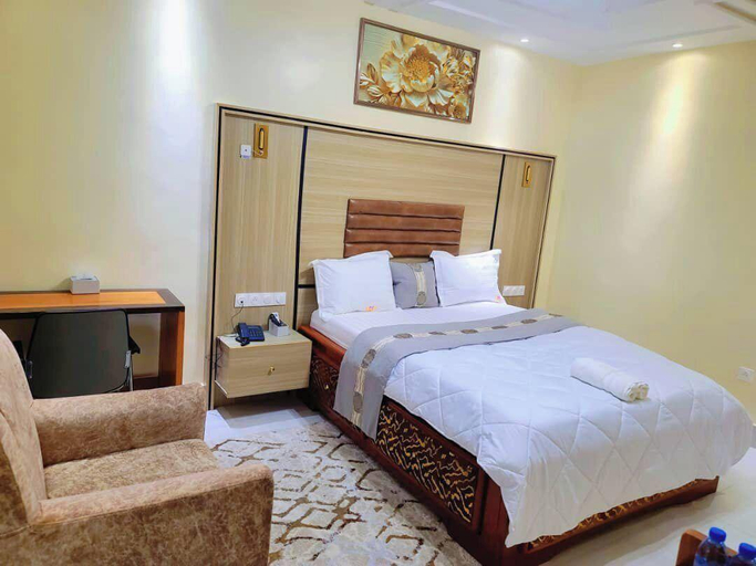 Others 3, Hotel Santa Bella, Wouri