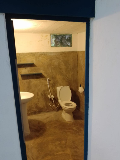 Bathroom 3, Greenbury Kite Hostel & Restaurant, Kalpitiya