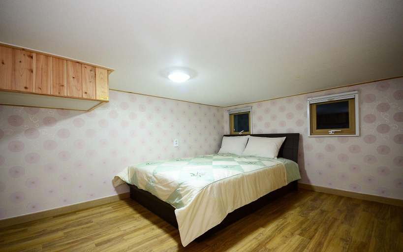 Bedroom 3, Sunmoon Pension, Yeosu