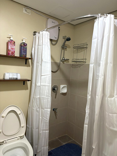 Bathroom, Stylish Condo in IT Park, Cebu City