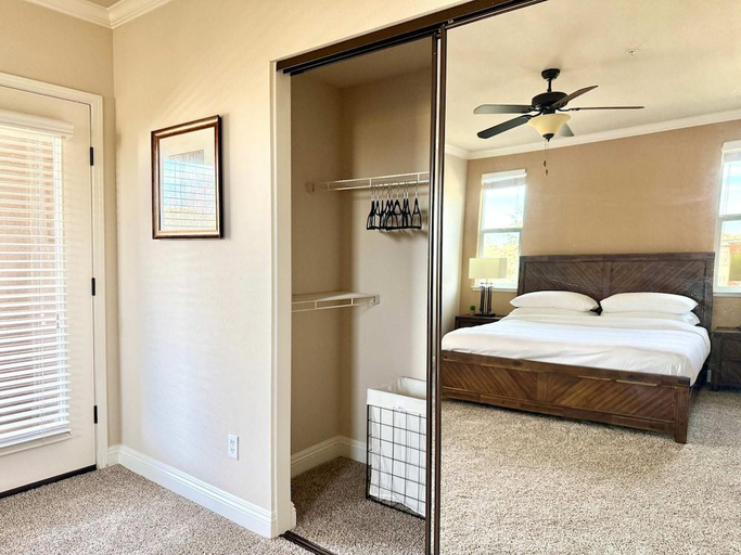 Others 5, New Trendy 1BR Apartment with Heated Pool, Gym & Minigolf, Washoe