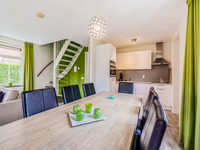 Others 5, Breskens Haven: Relax, Explore & Dine, Sluis