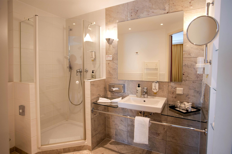 Bathroom 5, Best Western Premier Airporthotel Berlin, Teltow-Fläming