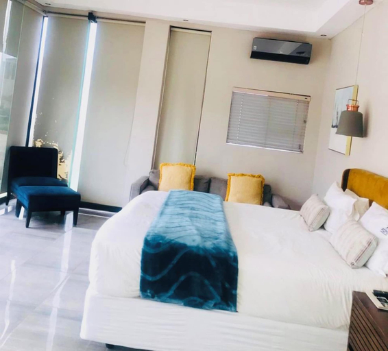 Others 3, PONI Hotel, Amathole