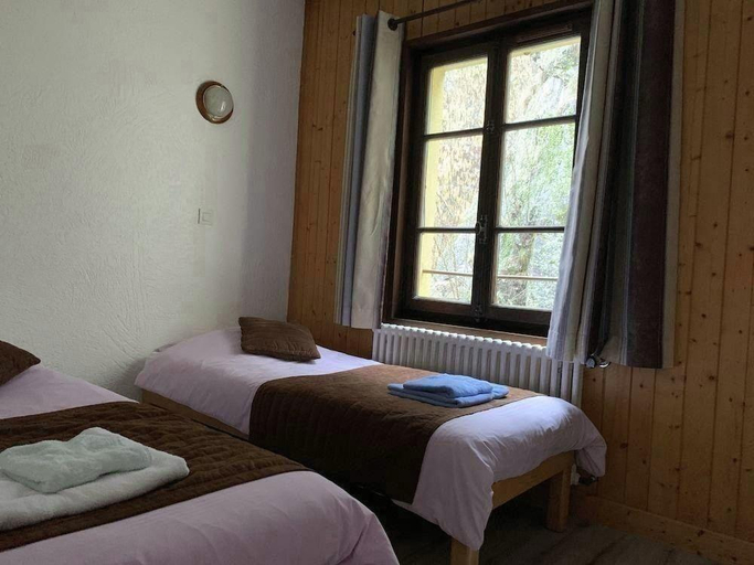 Bedroom 4, Hotel des Lacs, Haute-Savoie