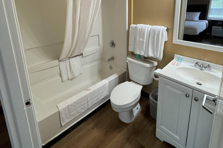 Bathroom 4, Suburban Studios Near UNC Charlotte, Mecklenburg