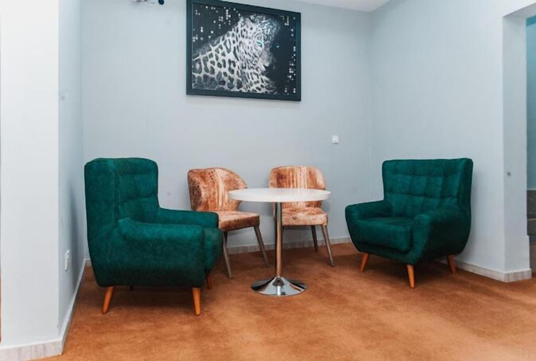 Others 5, Tobas Apartment, Uyo