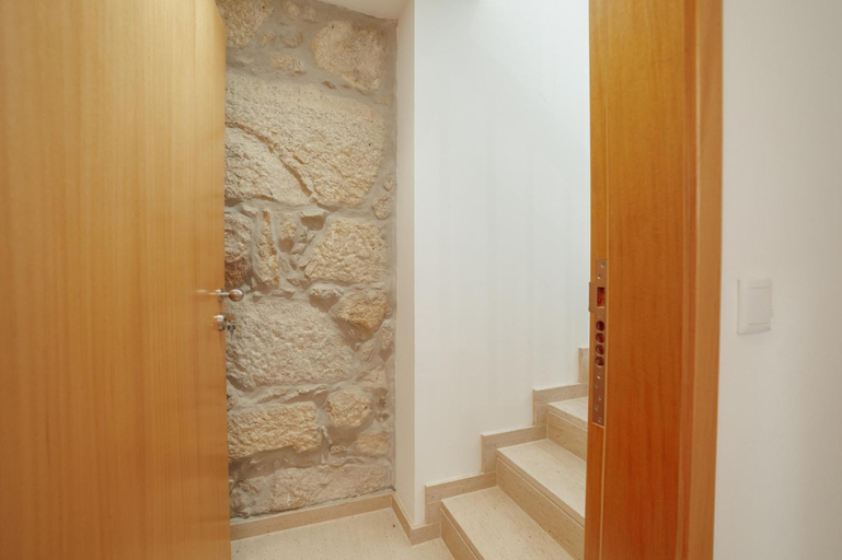 Others 5, MODERN STYLISH APARTMENT III, Porto