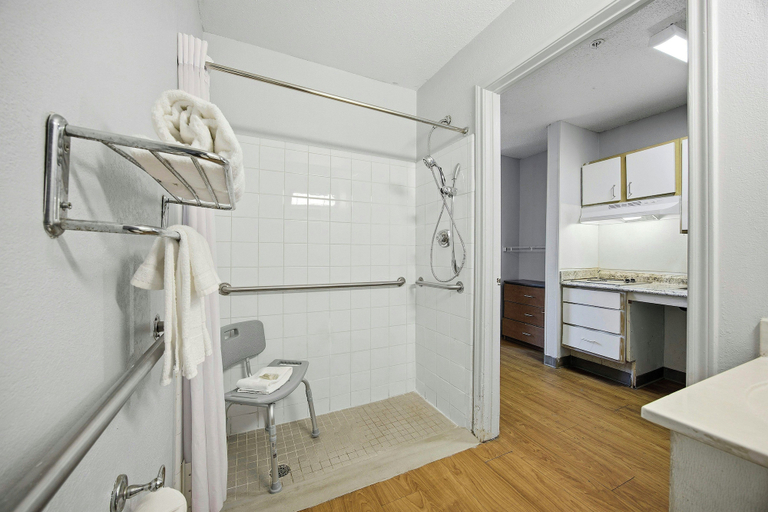 Bathroom 4, HomeTowne Studios by Red Roof Atlanta – Peachtree Corners, Gwinnett