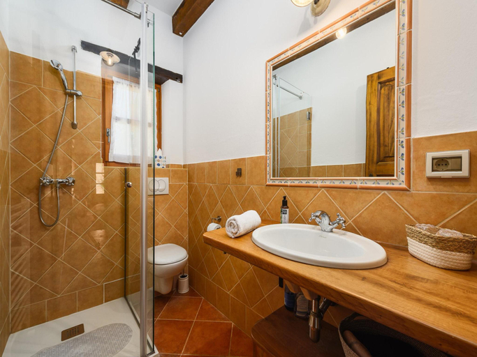 Bathroom, Villa in Banki with Private Pool near Marea Beach, Tinjan