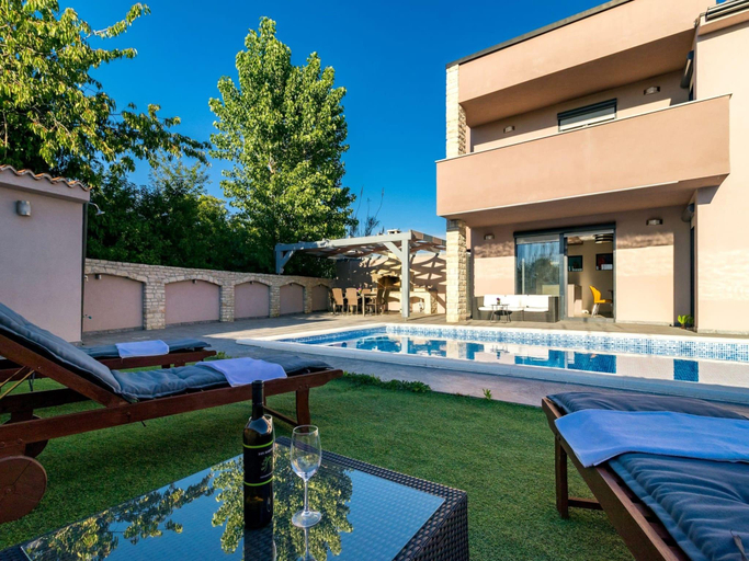 Others 2, Spacious villa in Pula with heated pool, Vodnjan