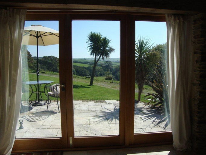 Others 4, Coriander Cottages, Cornwall