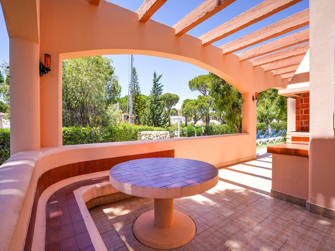 Others 4, Villa in Vilamoura with Pool near Beach, Loulé