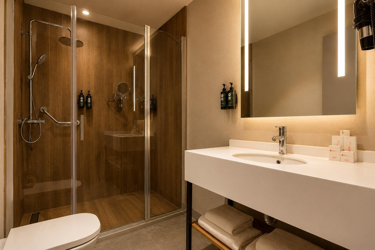 Bathroom 4, Ramada Encore by Wyndham Istanbul Airport Arnavutkoy, Arnavutkoy