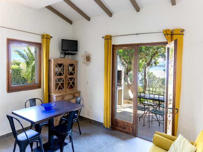 Food & Drinks, Villa for 6 by the Mediterranean Sea, Corse-du-Sud