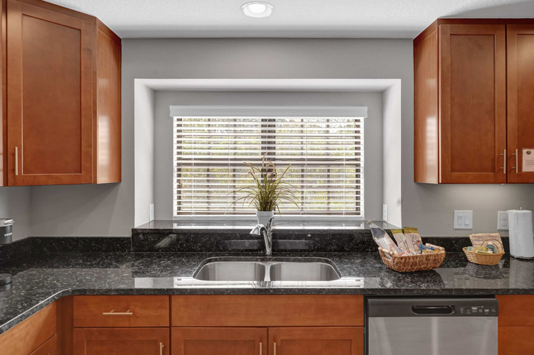 Others 2, 4 BD Townhome Close to Disney!, Orange