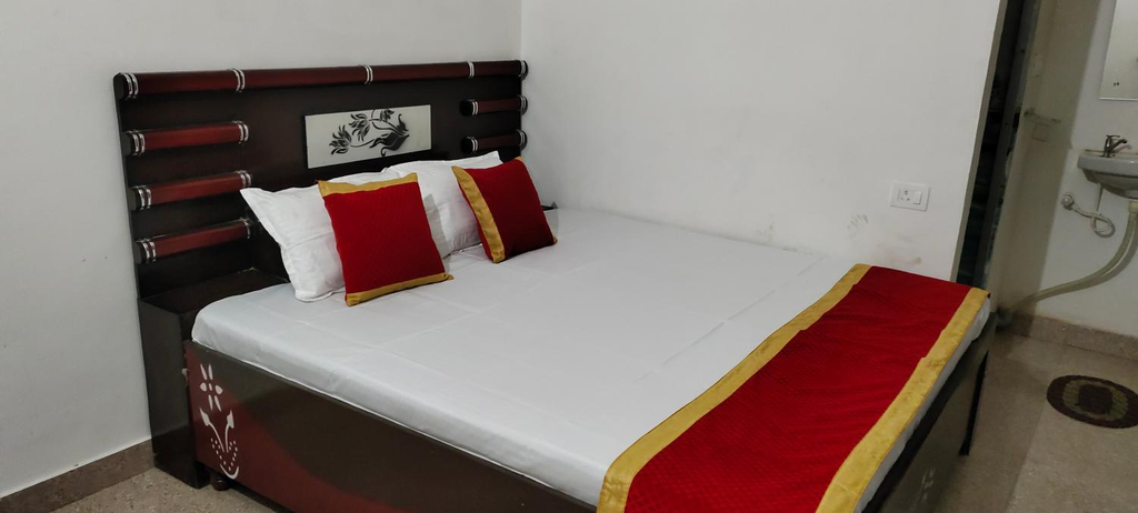 Others 4, Hotel Holiday, Bharatpur