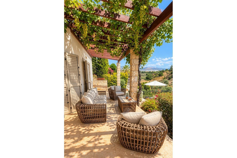 Others, Villa Lone