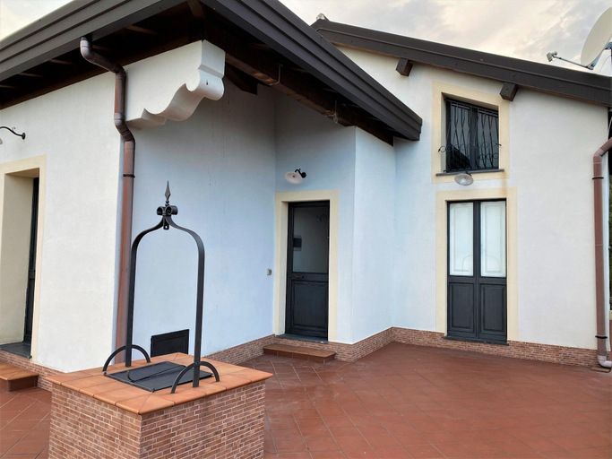 Others 4, Villa with pool and panoramic surroundings, Catania
