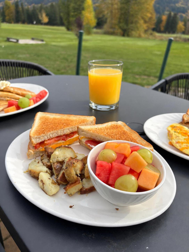 Food & Drinks 5, Hotel Civilia Lakeside by Civilia Golf Retreat, Thompson-Nicola