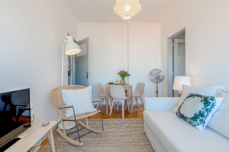 Others 2, Renovated Sunny Apartment with Balcony, By TimeCooler, Lisbon
