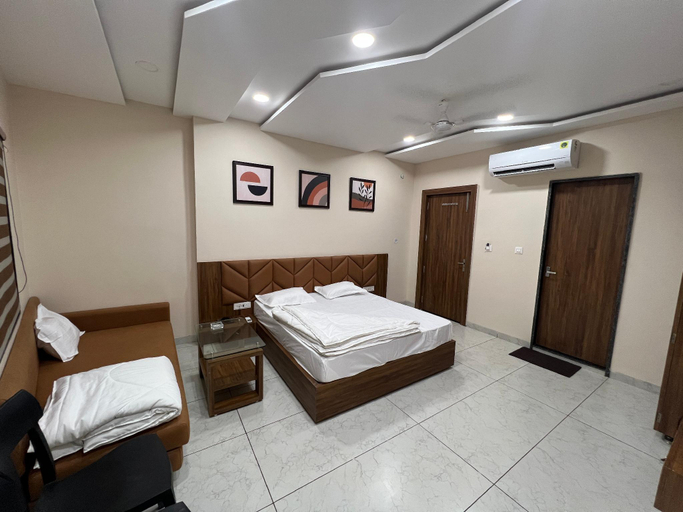 Others 5, Hotel Vansh, Guna