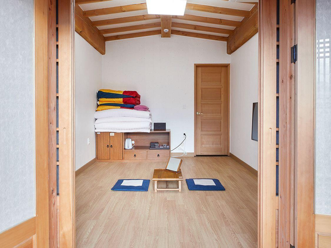 Bedroom 2, Gyeongju Hwangnamkwan Hanok Hotel, Gyeongju