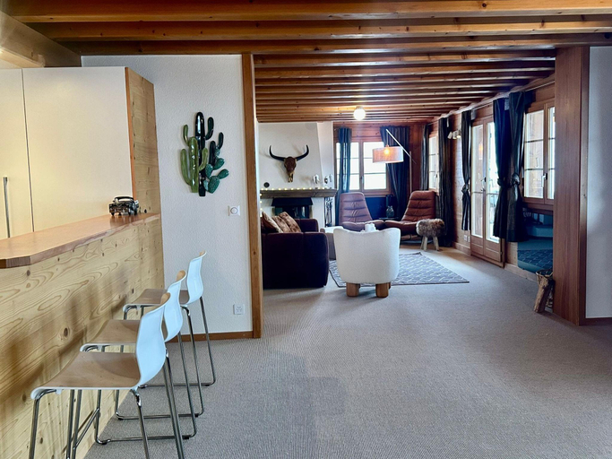 Others 4, Chalet in Château-d’Œx near Gstaad Ski Resort, Pays-d'Enhaut
