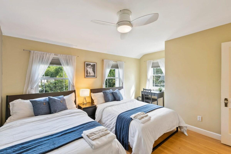 Others 2, Beautiful 3BR 2BA Colonial House by CozySuites, Alexandria