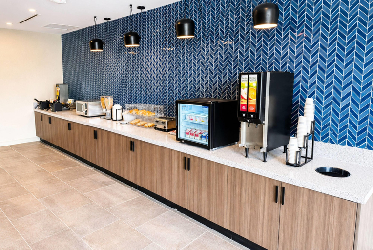 Food & Drinks 4, La Quinta Inn & Suites by Wyndham Mebane, Alamance