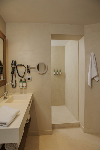 Bathroom 4, Lamaro Hotel Barcelona 5★ | Preferred Hotels & Resorts | Lifestyle Collection, Barcelona