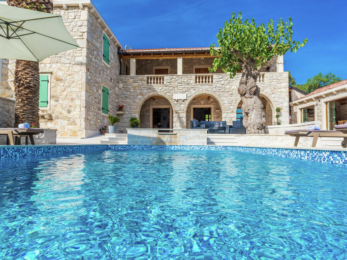 Others 2, Villa in Sukošan with Pool near the Sea, Sukošan