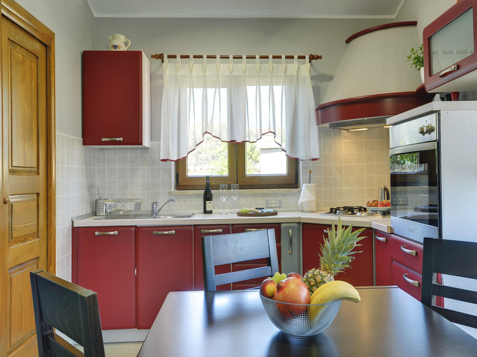 Others 4, Villa in Peroj with Private Pool & Near Beach, Bale
