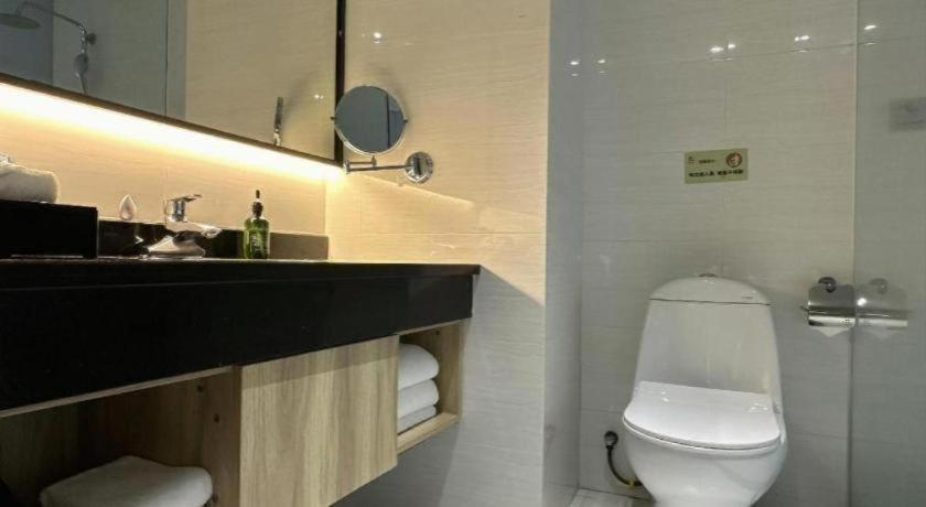 Bathroom 4, danfeng kelly hotel, Shenzhen